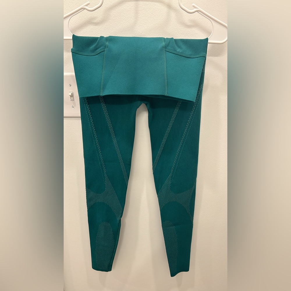 Women’s Fabletics, size L